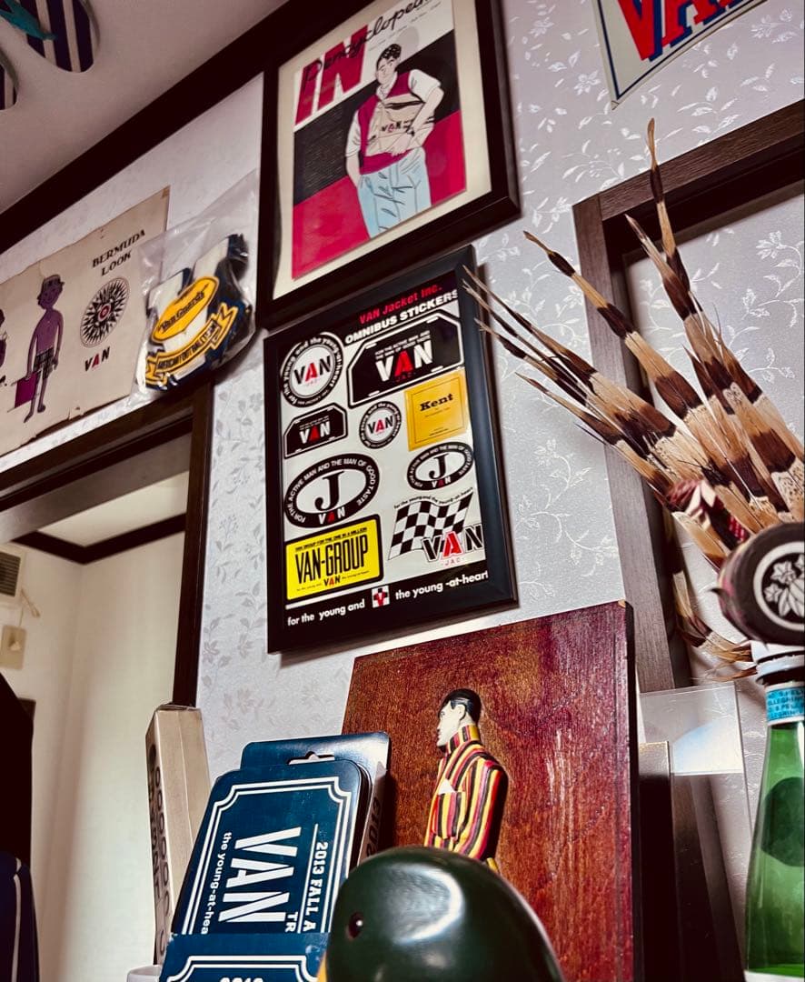 VAN Jacket Inc. オムニバスステッカー コレクション額装のモノ
