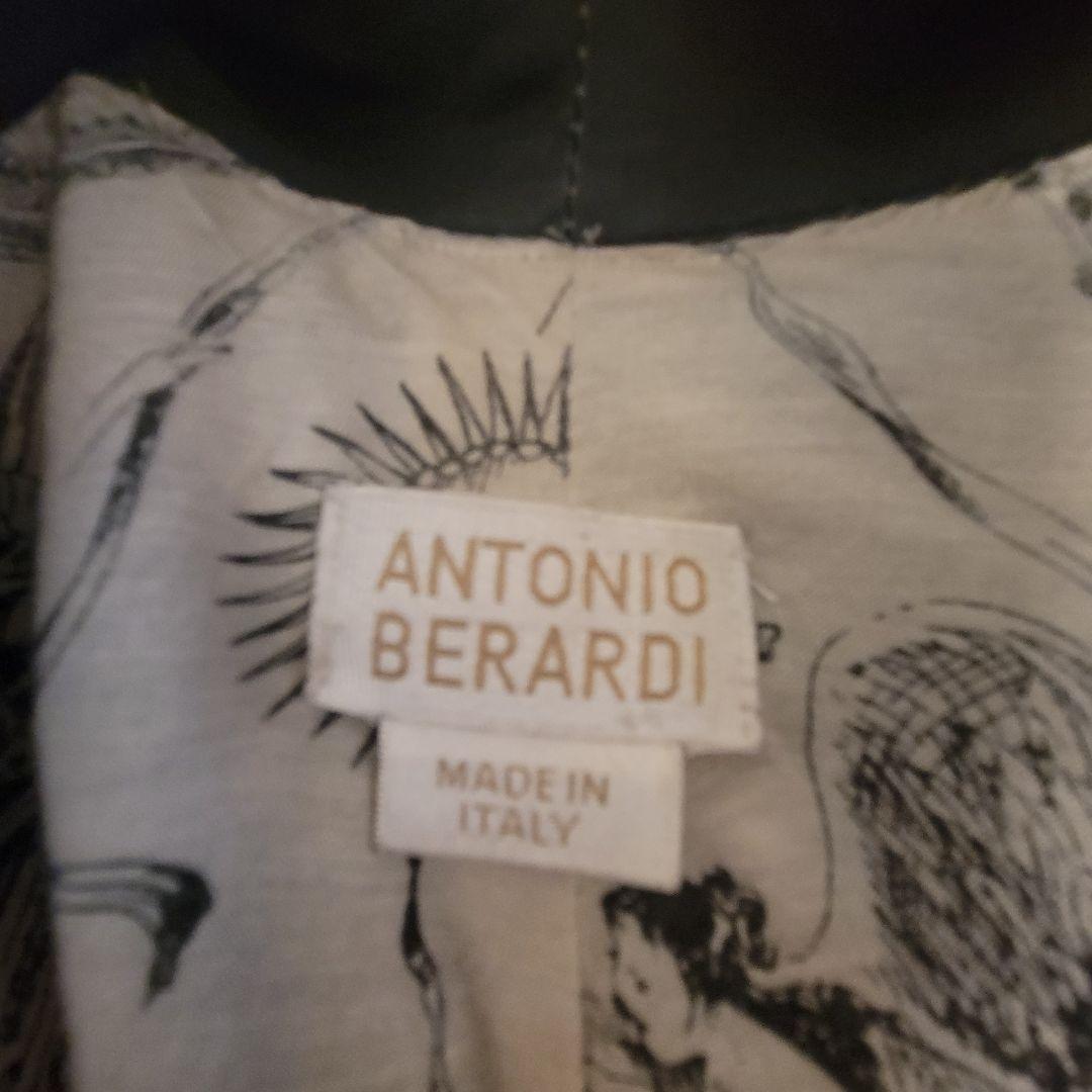 アントニオベラルディの黒クチュールトレンチコート