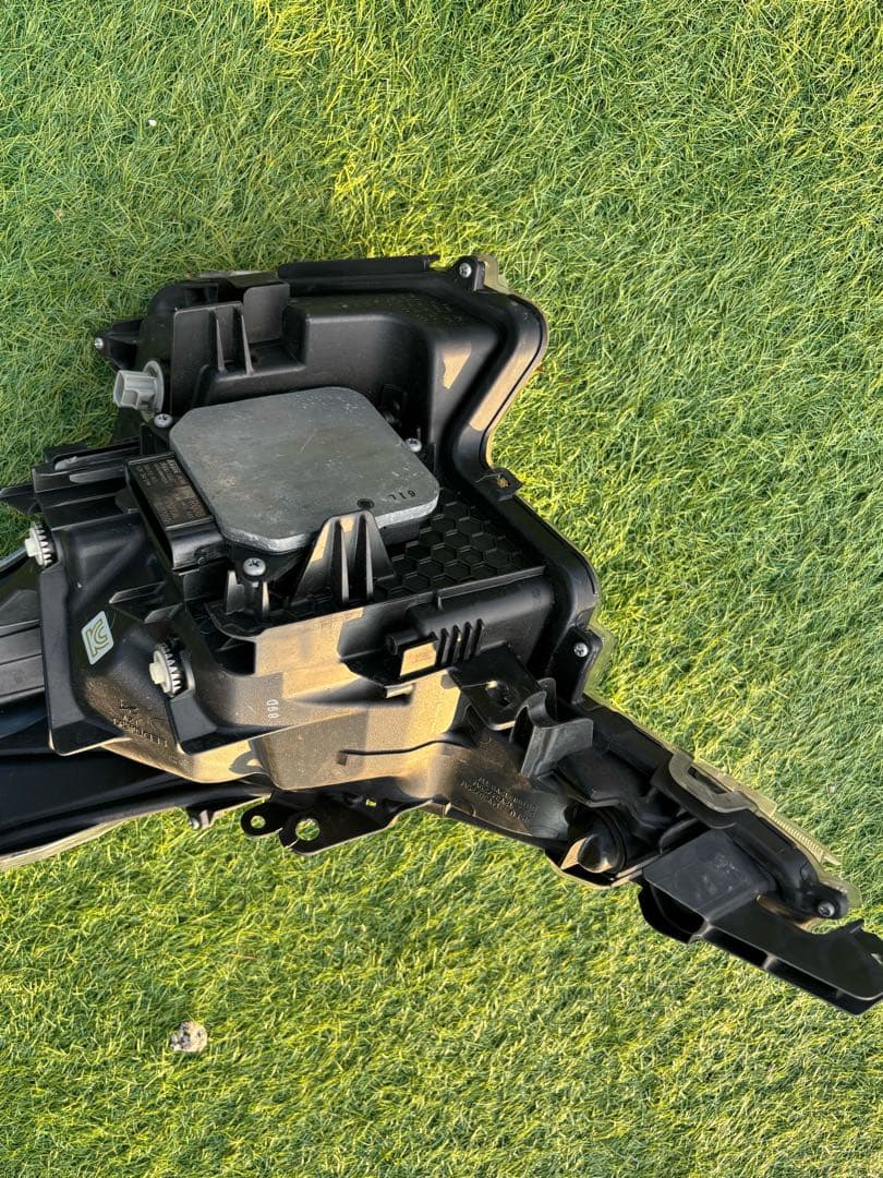 【12/30まで値下げ中】US50プリウス前期　純正ヘッドライト左右