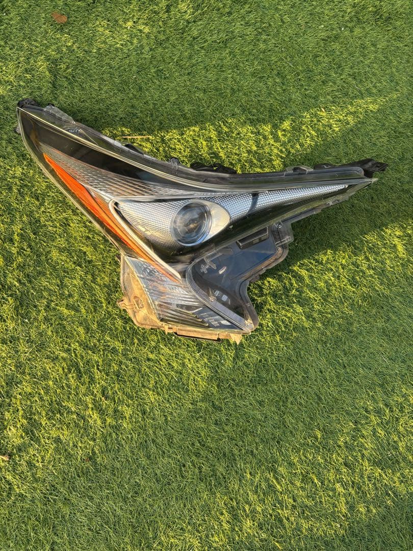 【12/30まで値下げ中】US50プリウス前期　純正ヘッドライト左右