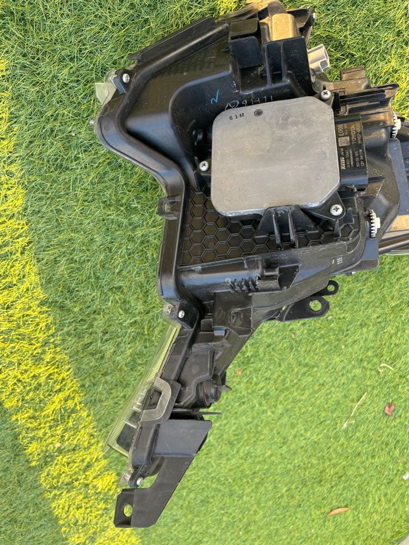 【12/30まで値下げ中】US50プリウス前期　純正ヘッドライト左右