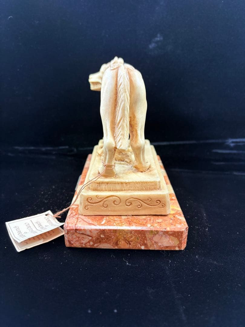 カピトリヌスの雌狼　イタリア　ローマ彫刻　大理石台座付き　ローマ神話　オブジェ