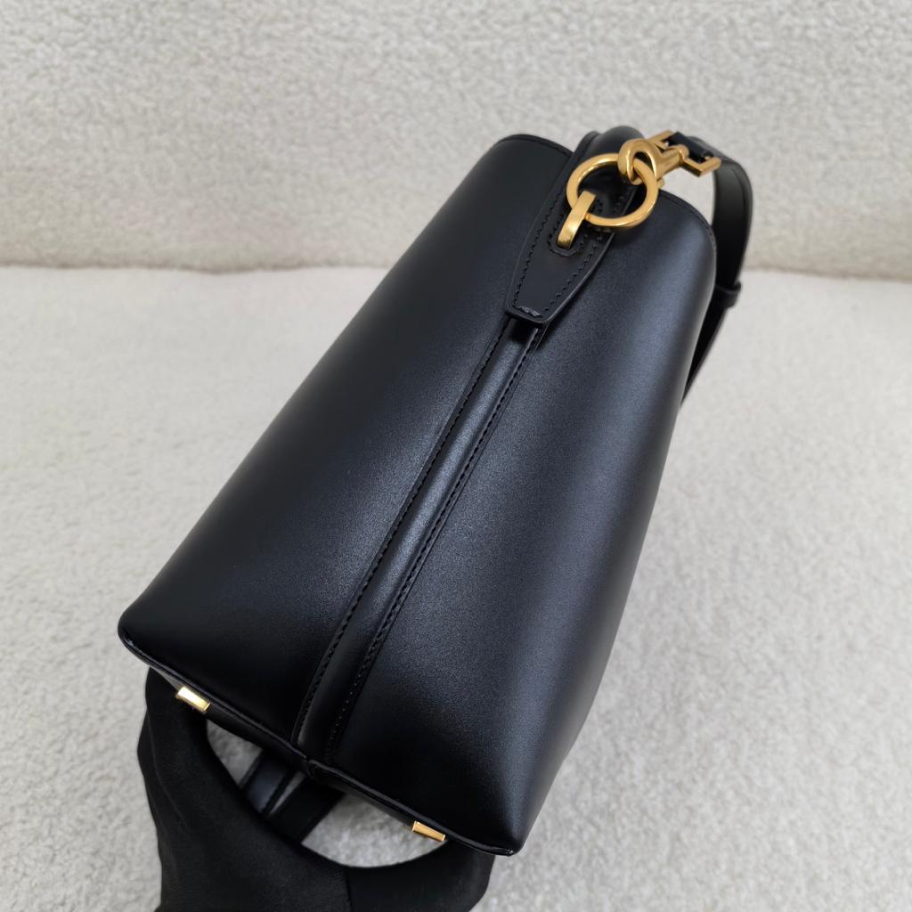 極美品！YSLブラック　レザー　肩掛け　ショルダーバッグ