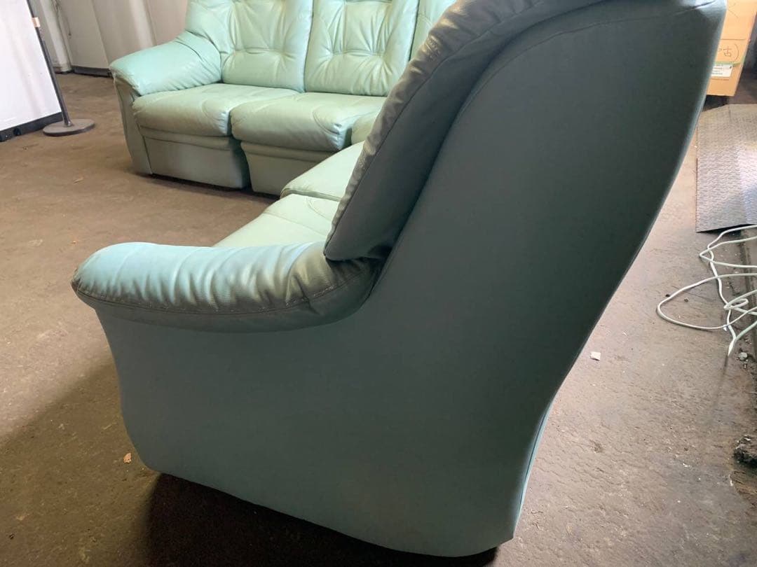 ♦️IKEAコーナーソファ　丸テーブル