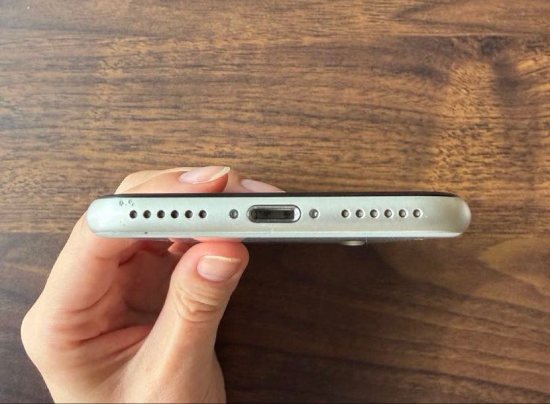 Apple iPhone SE (第3世代) スターライト 64GB