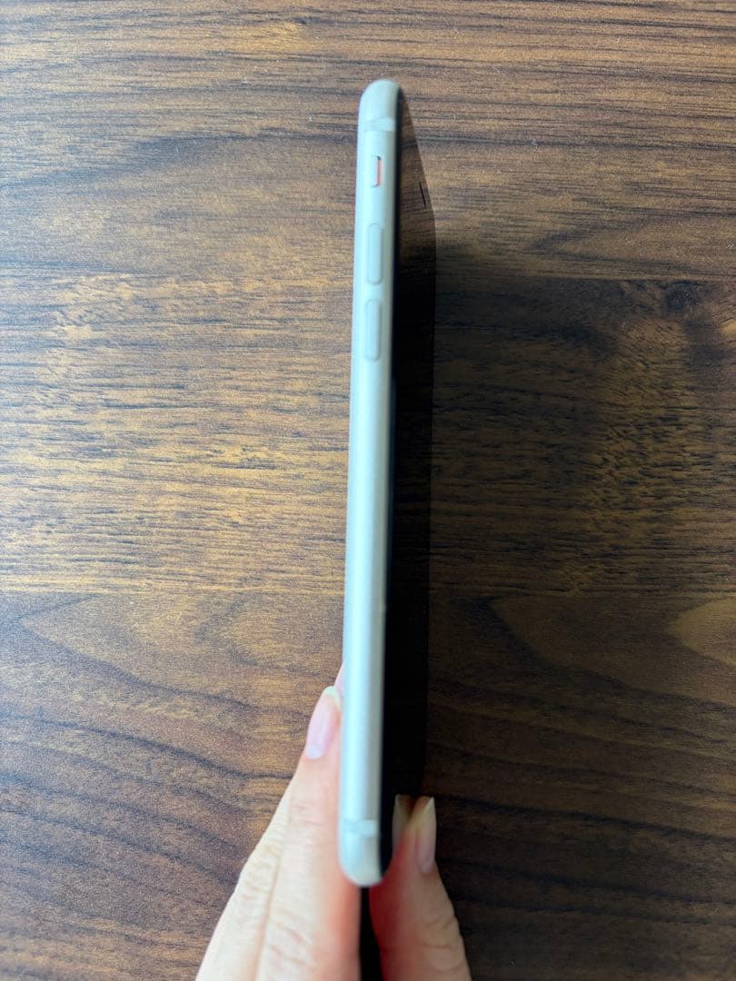 Apple iPhone SE (第3世代) スターライト 64GB