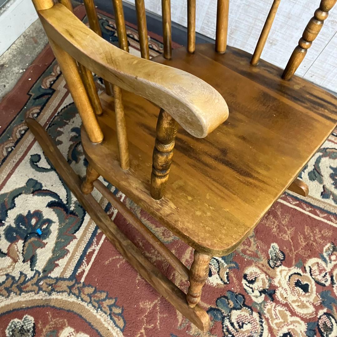 木製ロッキングチェア クラシックデザイン 肘掛け付き