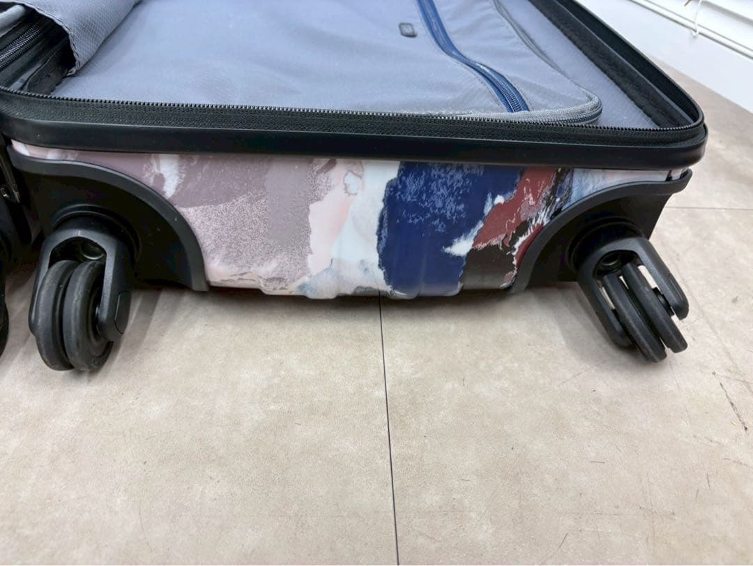 TUMI V4 エクステンデッド・トリップ エクスパンダブル 4輪 スーツケース