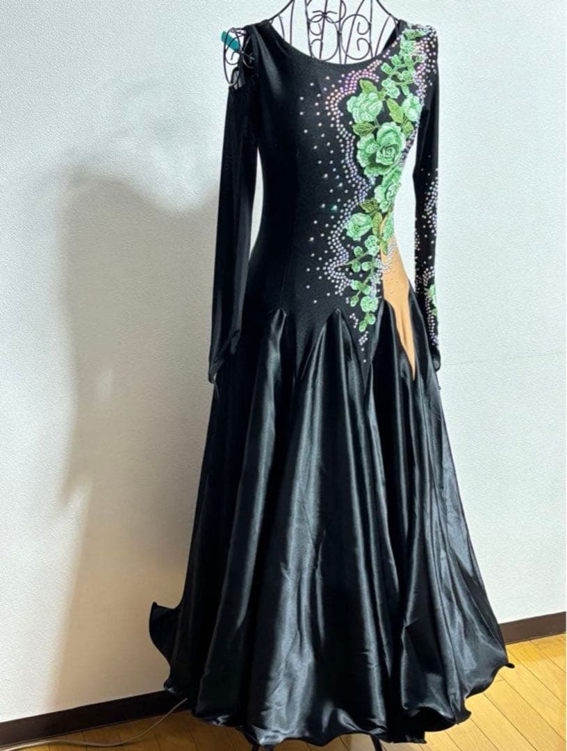 社交ダンスドレス　豪華　新品　M