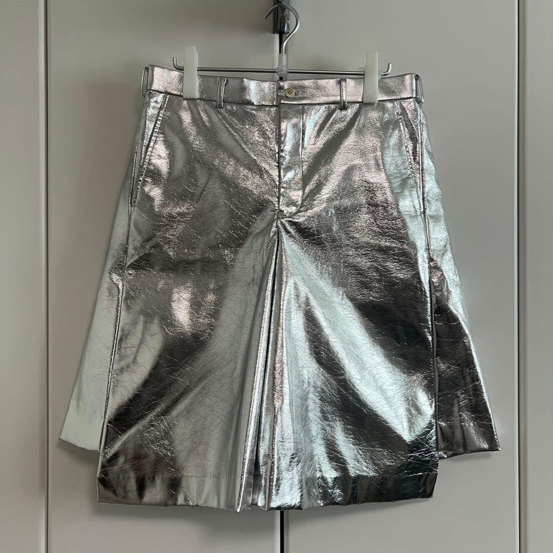 ブラックコムデギャルソン 24SS シルバー アシンメトリー ショートパンツ