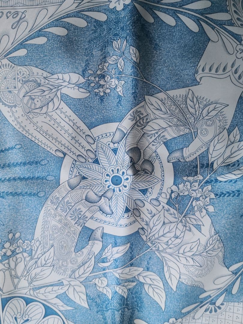 エルメス　HERMES　スカーフ　カレ90　ヘンナの歌