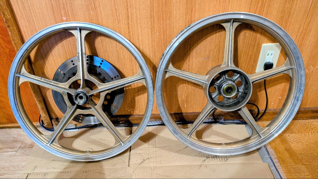 K*Z様 レアアイテム カワサキ純正AR125用前後ホイールセット(中古品)