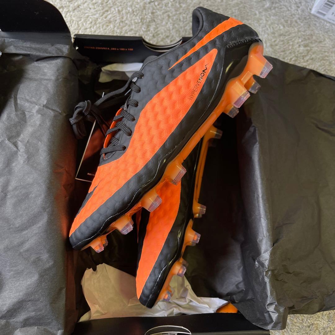 新品未使用、袋箱付き　サッカースパイク　ハイパーヴェノム　ファントムFG 25
