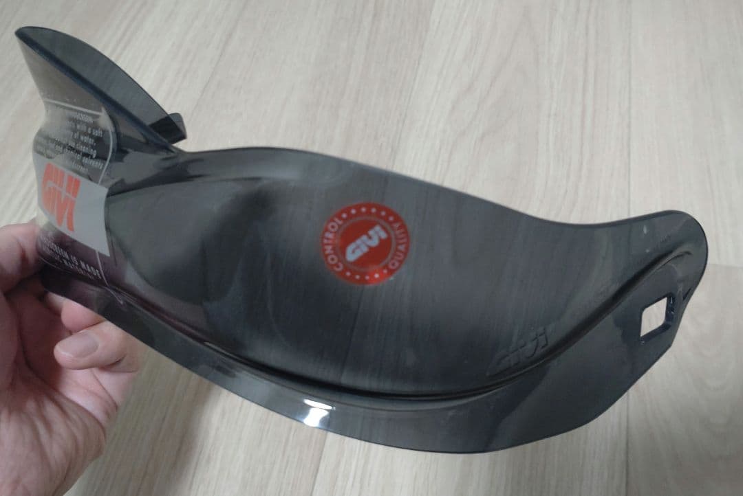 GIVI ジビ　ハンドガードエクステンション　モトグッツィ　V85TT