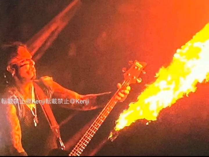 【送料込み】MOTLEY CRUE モトリークルー DVD CD Tシャツ付 L