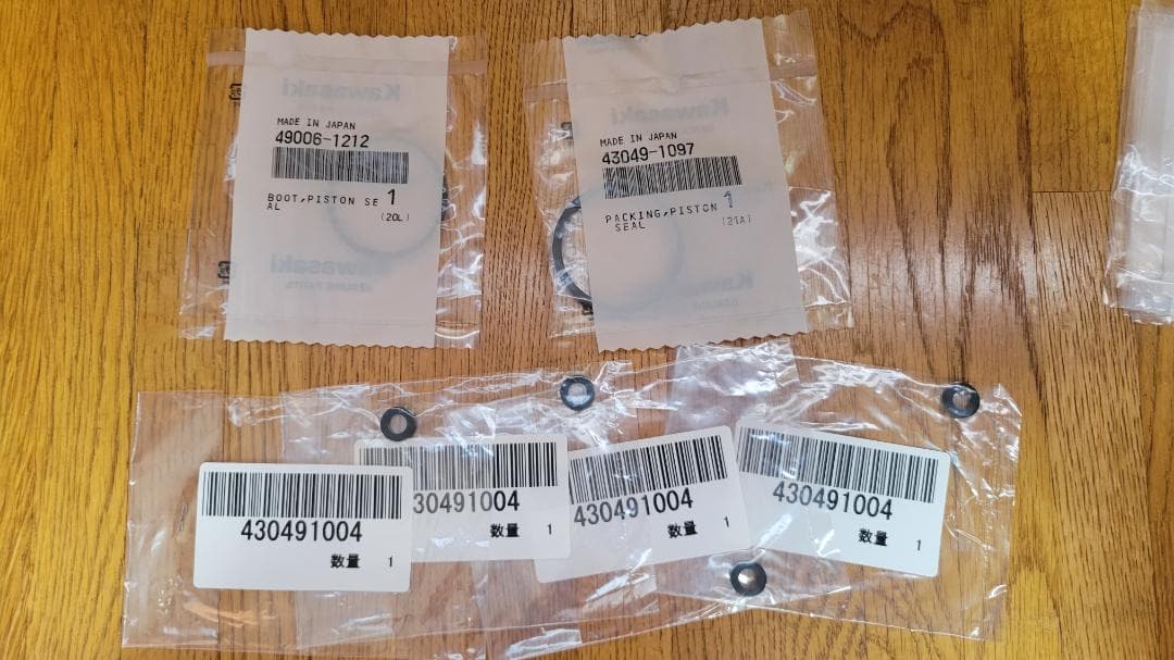 カワサキ　新品 ZZR400 キャリパーシール 前後セット ブレーキOHに！