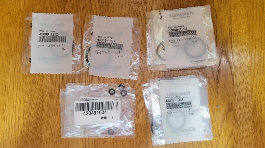 カワサキ　新品 ZZR400 キャリパーシール 前後セット ブレーキOHに！