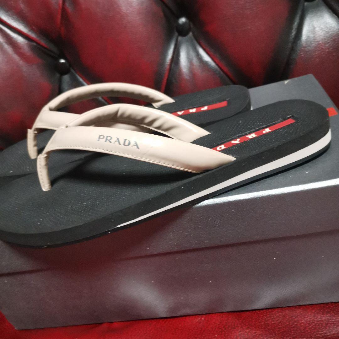PRADA ビーチサンダル 黒/ベージュピンク