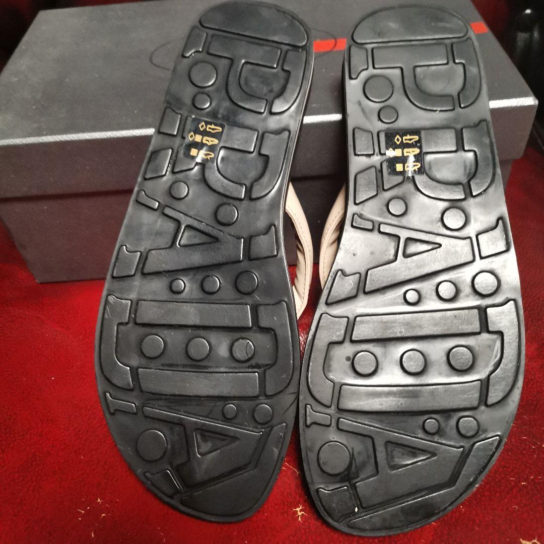 PRADA ビーチサンダル 黒/ベージュピンク