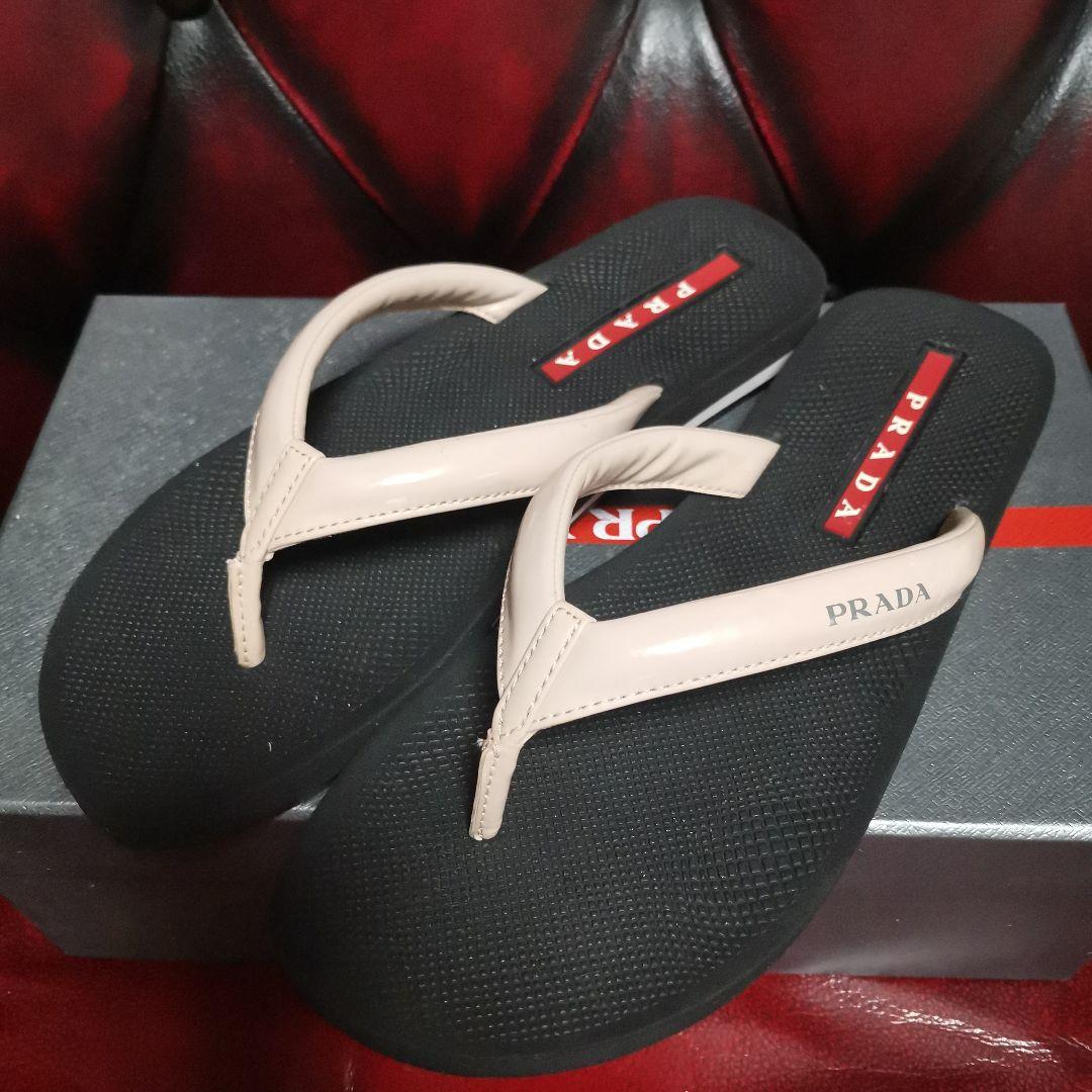 PRADA ビーチサンダル 黒/ベージュピンク