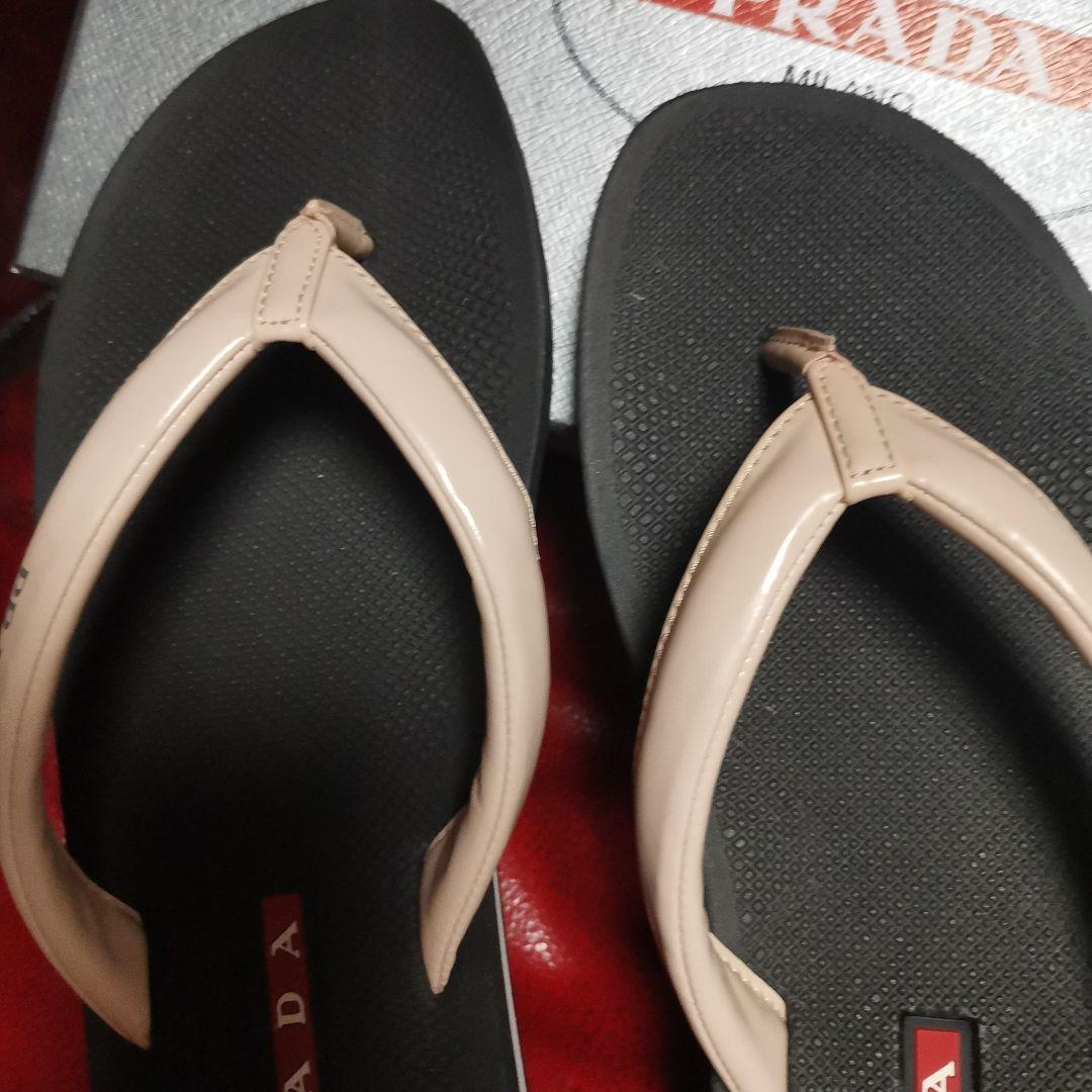 PRADA ビーチサンダル 黒/ベージュピンク