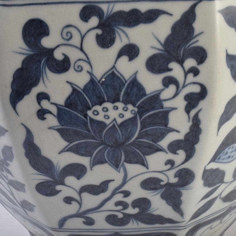 中国　青花　花弁文　八角面取瓶　壺　C　8945A