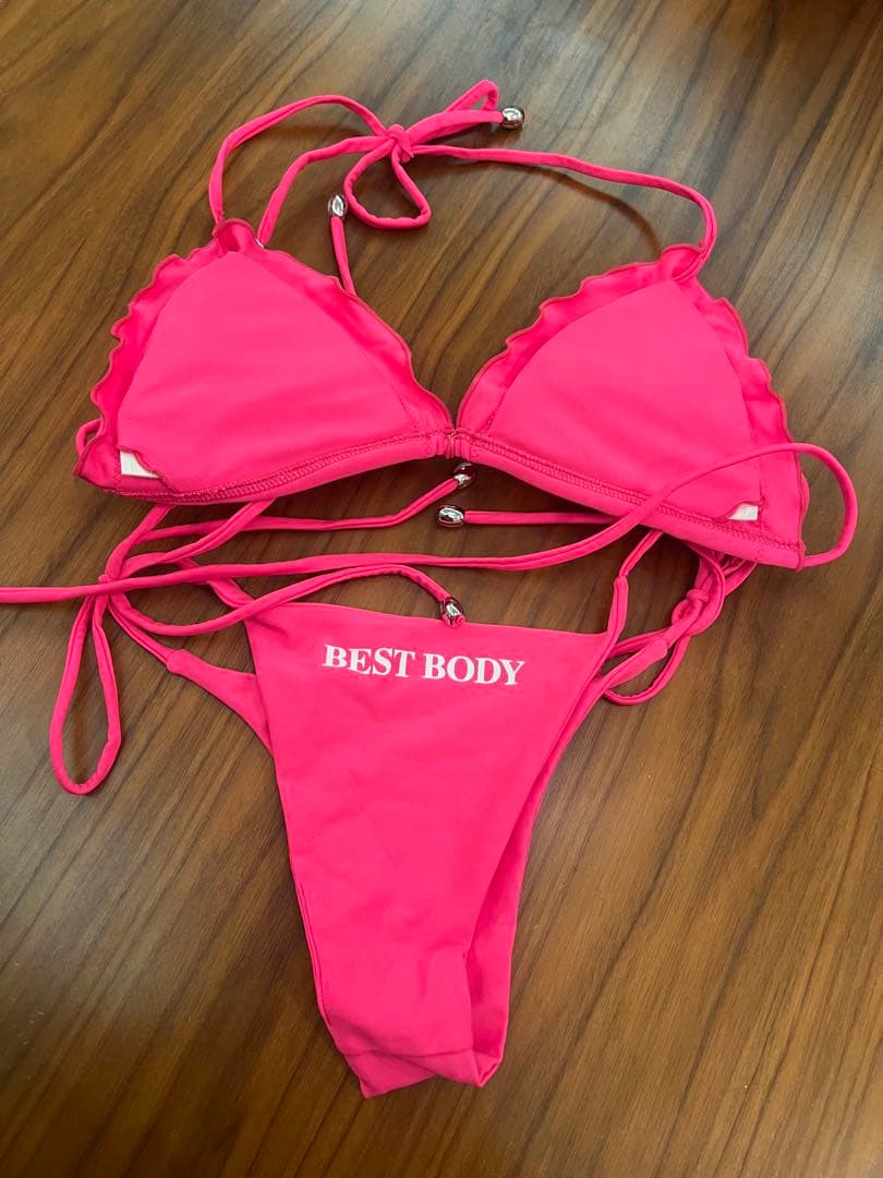 ❤️ベストボディジャパン大会公式水着 ピンク Mサイズ 凄い綺麗なビビットピンク
