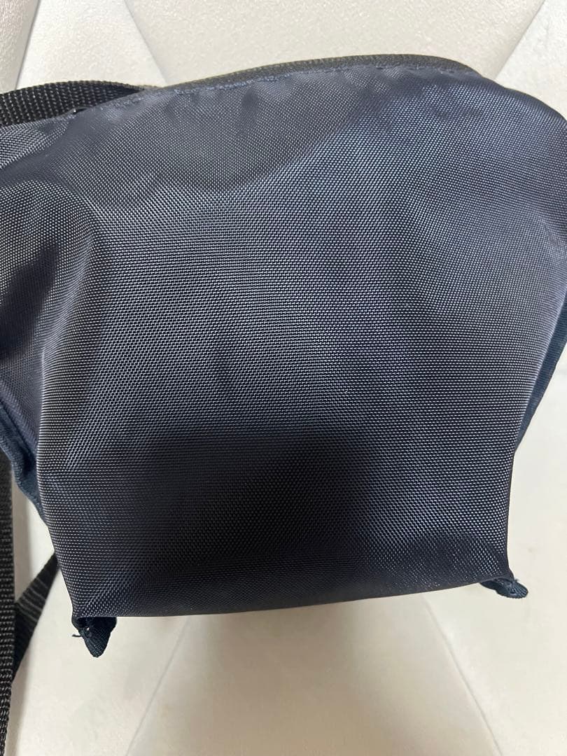 ファミリア　舟形ポシェット