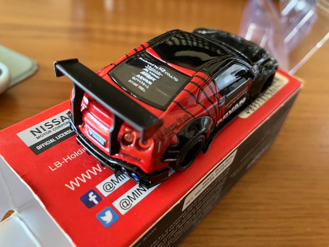 MINIGT 74 リバティーウォーク GT-R ADVAN