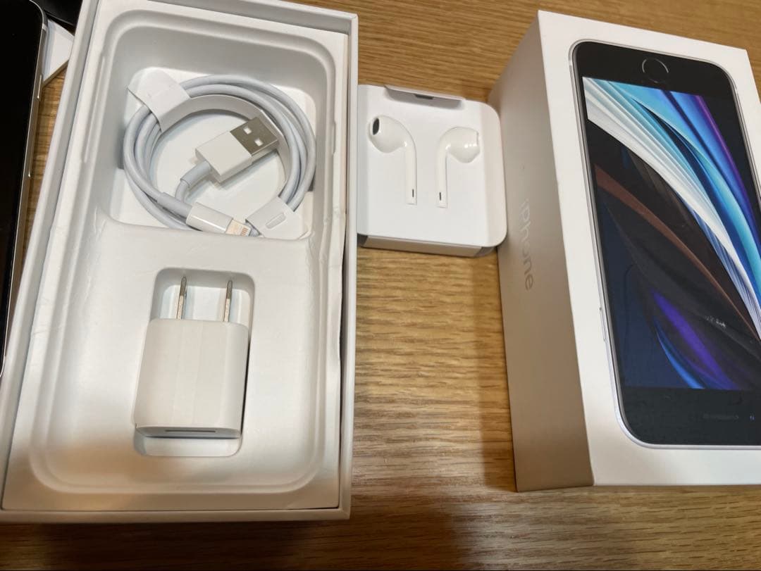 （日曜までの出品）iPhone SE 第2世代 64GB SIMフリー ホワイト