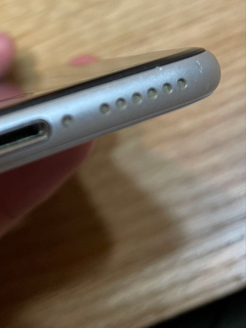 （日曜までの出品）iPhone SE 第2世代 64GB SIMフリー ホワイト