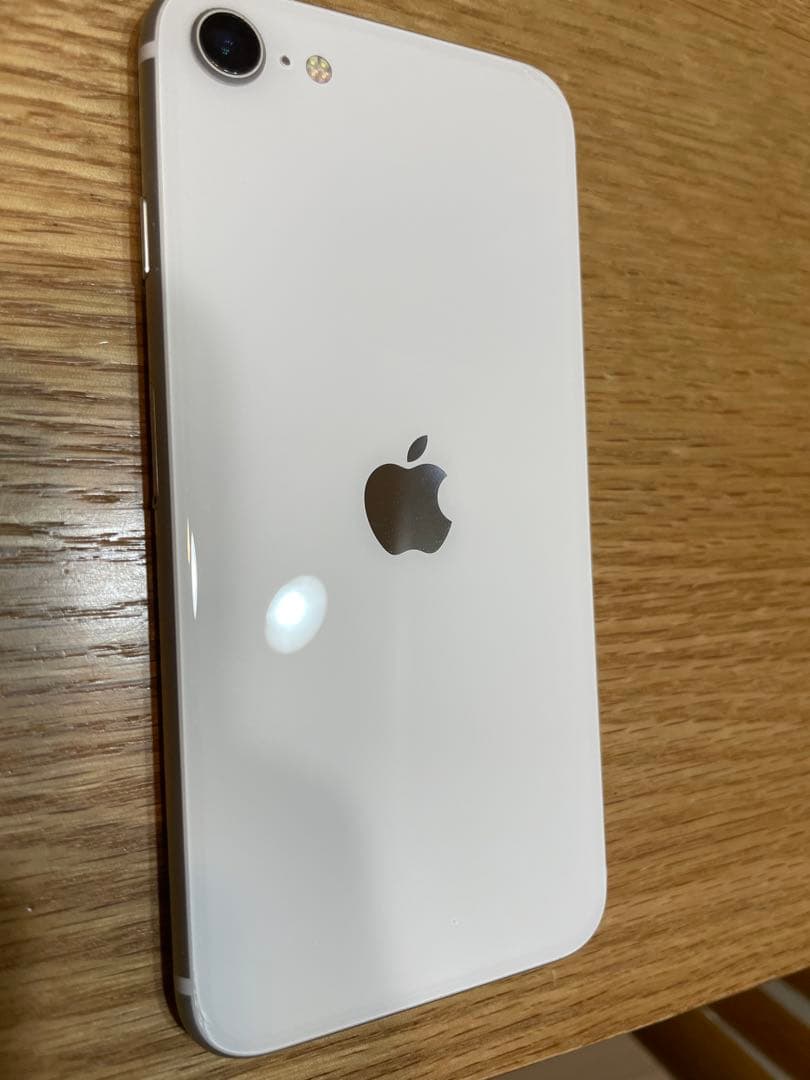 （日曜までの出品）iPhone SE 第2世代 64GB SIMフリー ホワイト