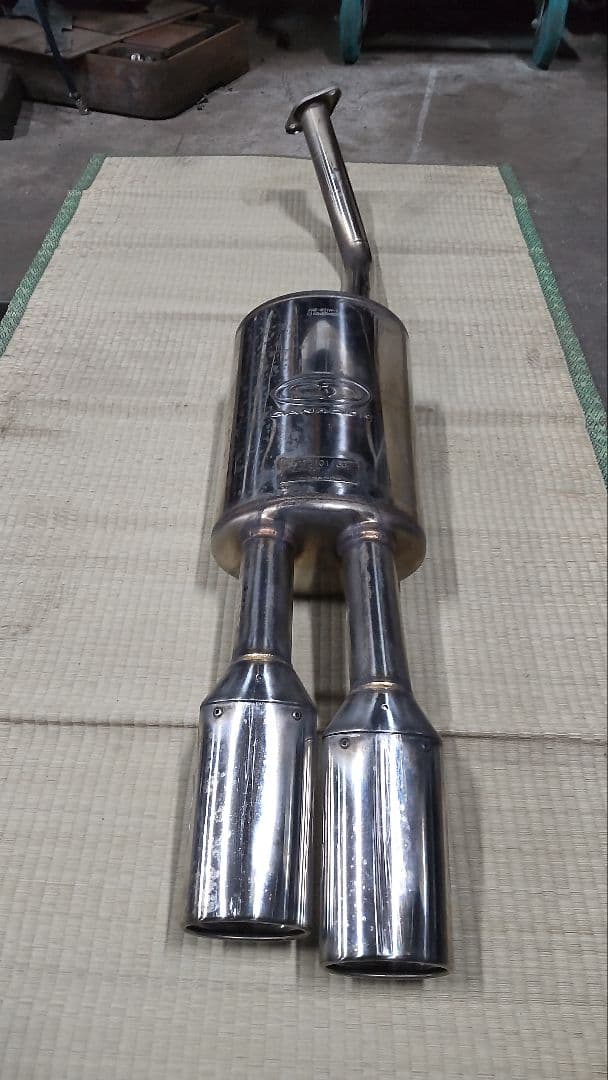 30系プリウス　ガナドールマフラー。