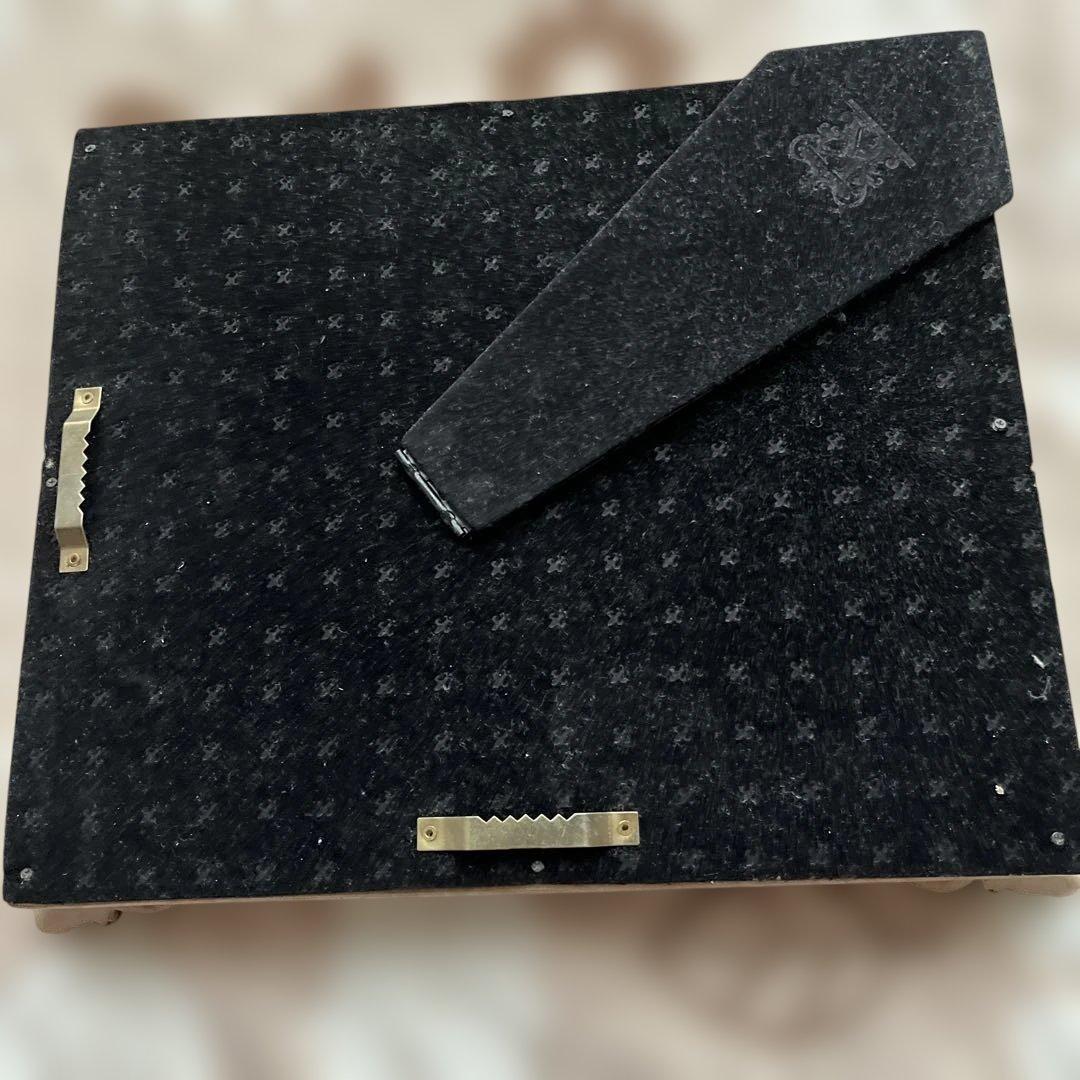 アンティーク　装飾的なゴールド壁掛け鏡