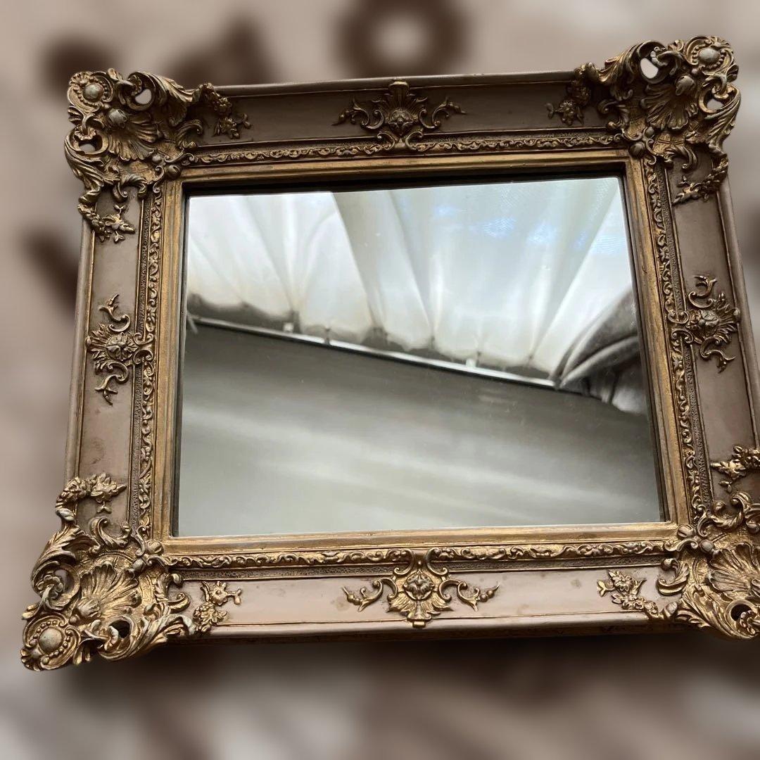 アンティーク　装飾的なゴールド壁掛け鏡