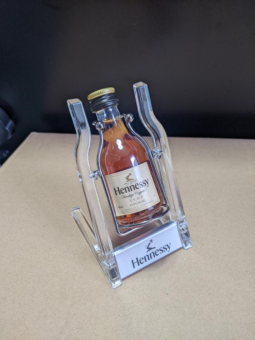 ヘネシーvsopプリビレッジ特製スイングミニチュアボトル