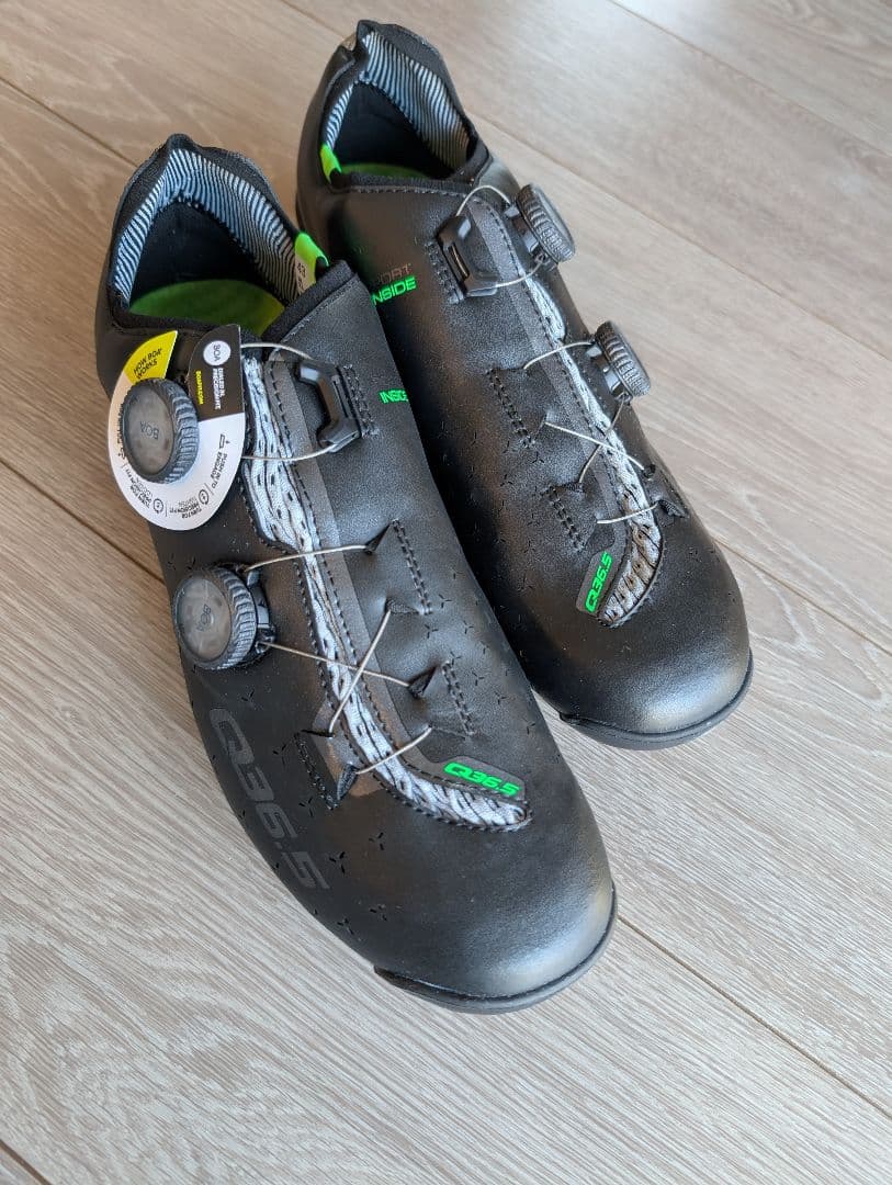 Q36.5 Unique Adventure Shoes ブラック 27.7cm