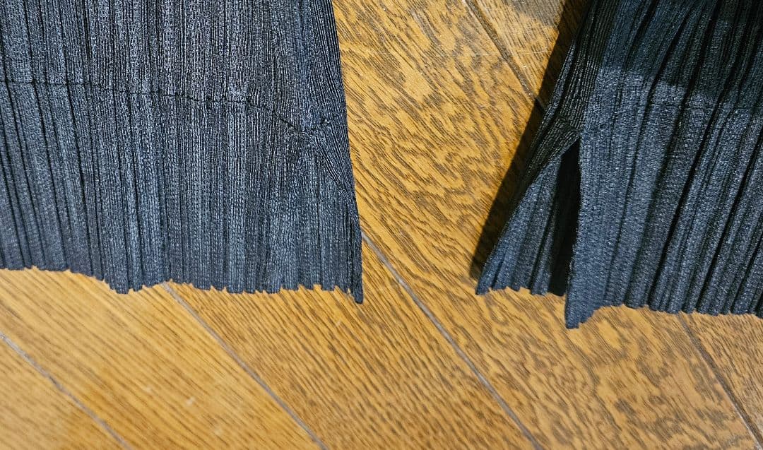 プリーツプリーズ　ボトムス　パンツ　イッセイミヤケ