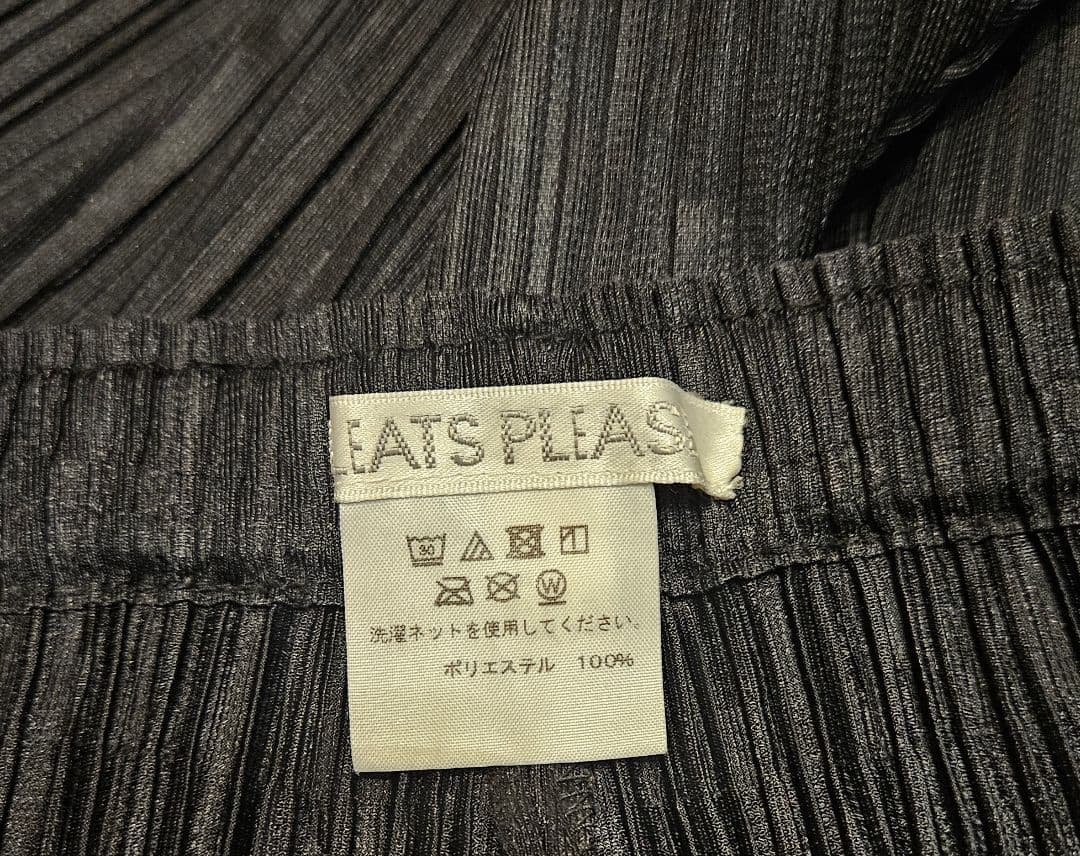 プリーツプリーズ　ボトムス　パンツ　イッセイミヤケ