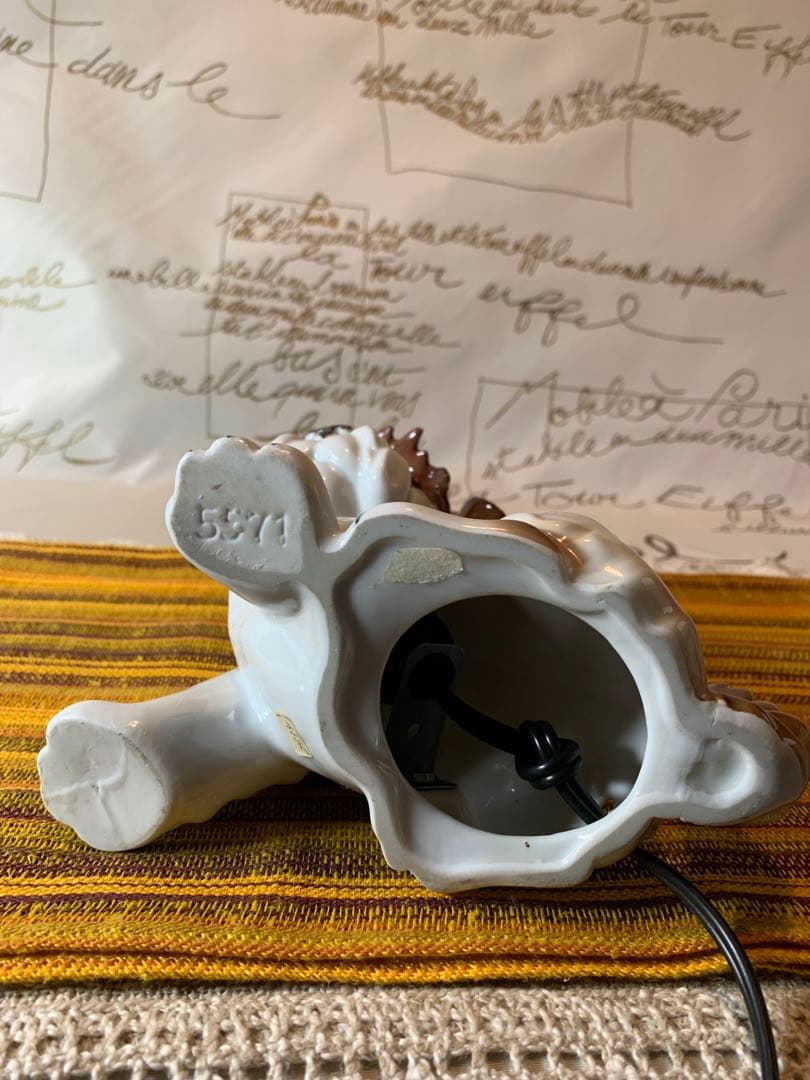 ドイツ製　ビンテージ雑貨　陶器の電気アロマ装置。可愛いわんちゃんが光って匂う！