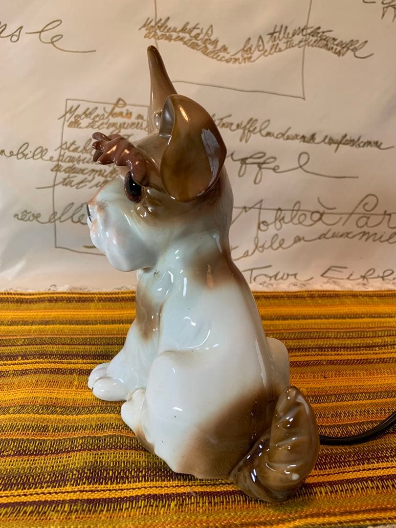 ドイツ製　ビンテージ雑貨　陶器の電気アロマ装置。可愛いわんちゃんが光って匂う！