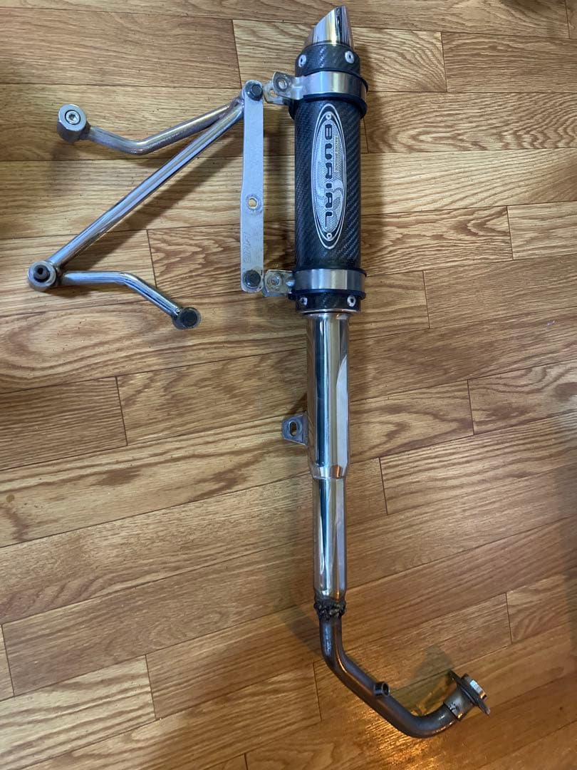 シグナスx4型　ジャンク　ベリアル カーボンマフラー