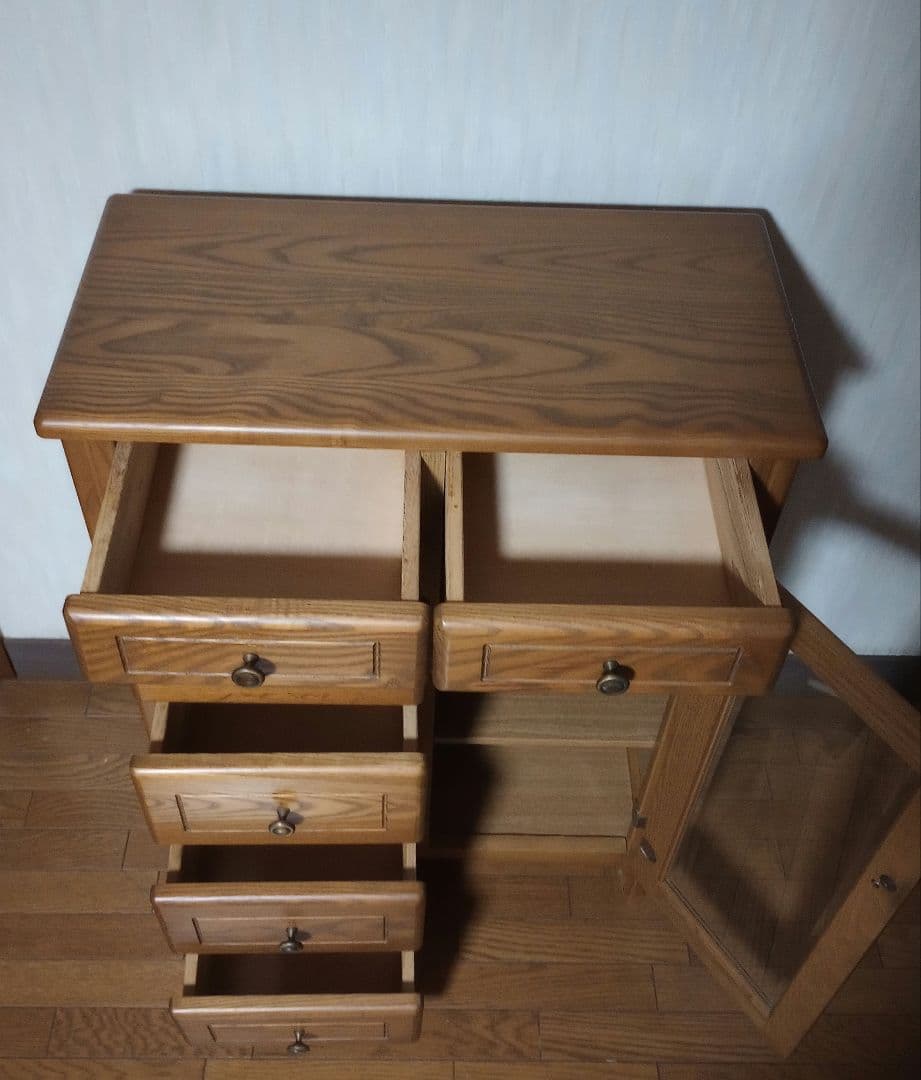 【木製キャビネット】ガラス扉　 脚付きリビングキャビネット　収納家具