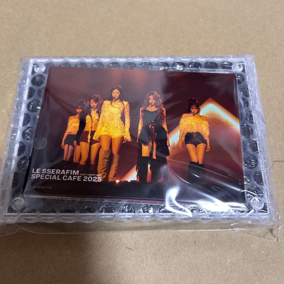 LESSERAFIM フォト付きフレームスタンド