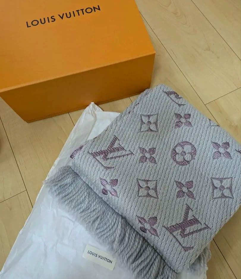 LOUIS VUITTON エシャルプ•ロゴマニアデュオ
