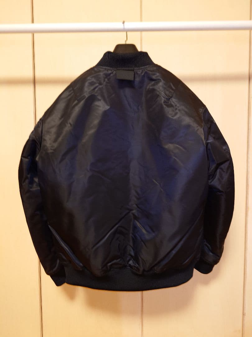 ユニクロ　+J復刻版ハイブリッドダウンオーバーサイズMA1　Lサイズ ブラック