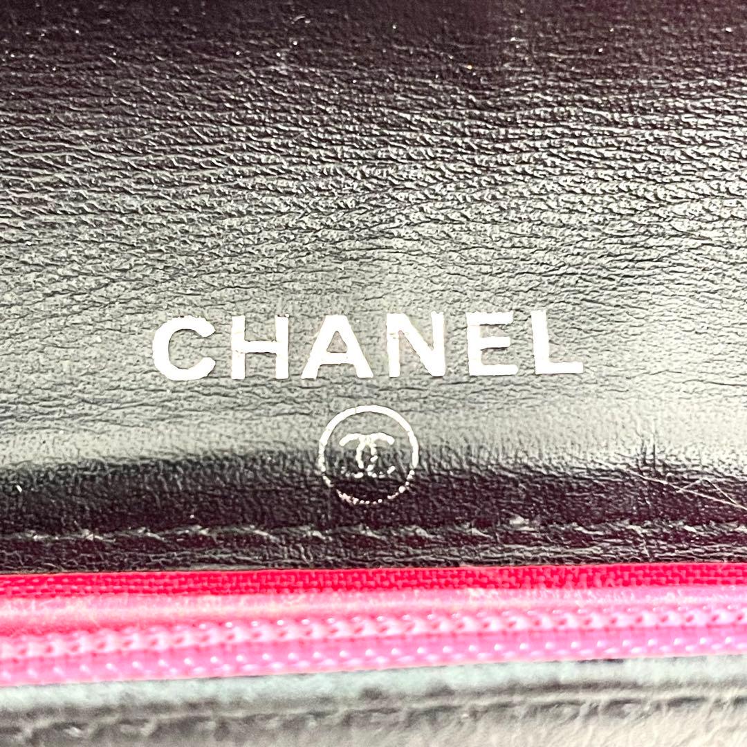 シャネル　CHANEL 二つ折り財布　カンボンライン　ブラック　黒　レザー