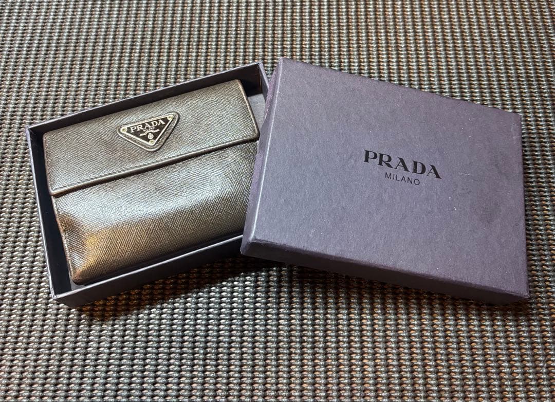 【レア】PRADA サフィアーノレザー 二つ折り財布