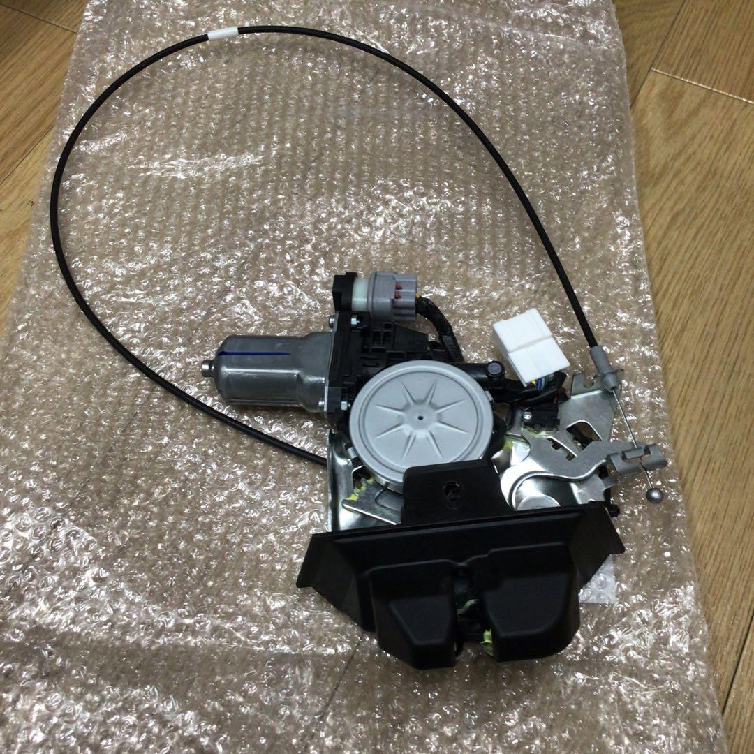 レクサスGS セダン（AWL10)・トランクリッド　パワーロック・新品未使用