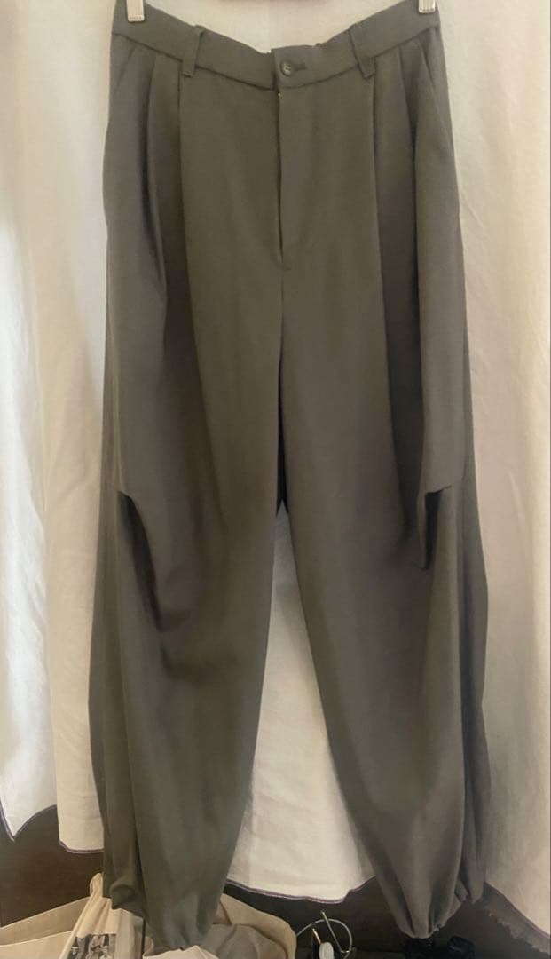 パンツ argue WOOL WIDE TUCK PANTS/OLIVE GRAY02